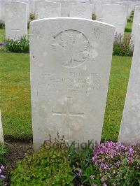 Etaples Military Cemetery - Henderson, W H